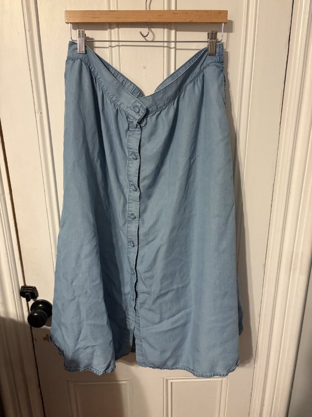 H&M Denim Light Wash Chambray Button Front Midi Skirt Tencel Size 10